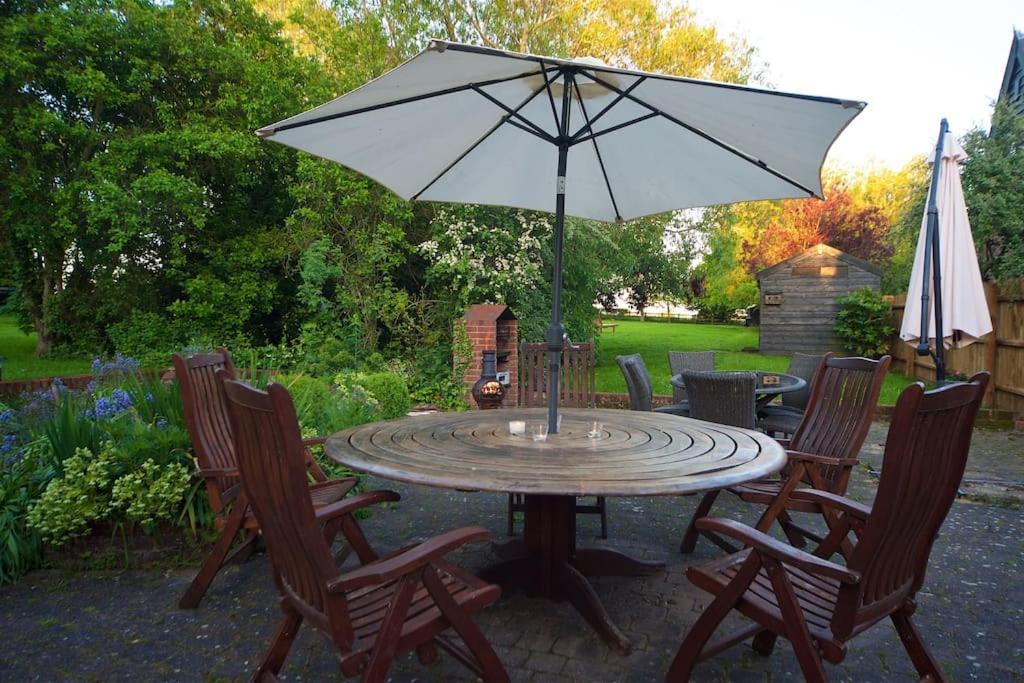 Stunning Barn Conversion Ideal For Large Families Bildeston Bagian luar foto