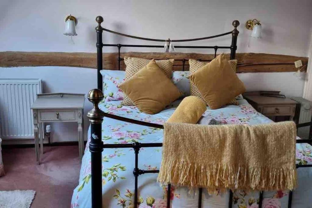 Stunning Barn Conversion Ideal For Large Families Bildeston Bagian luar foto