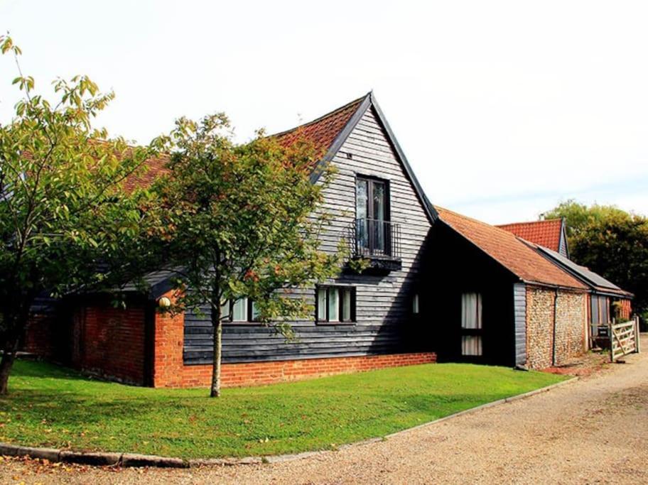 Stunning Barn Conversion Ideal For Large Families Bildeston Bagian luar foto