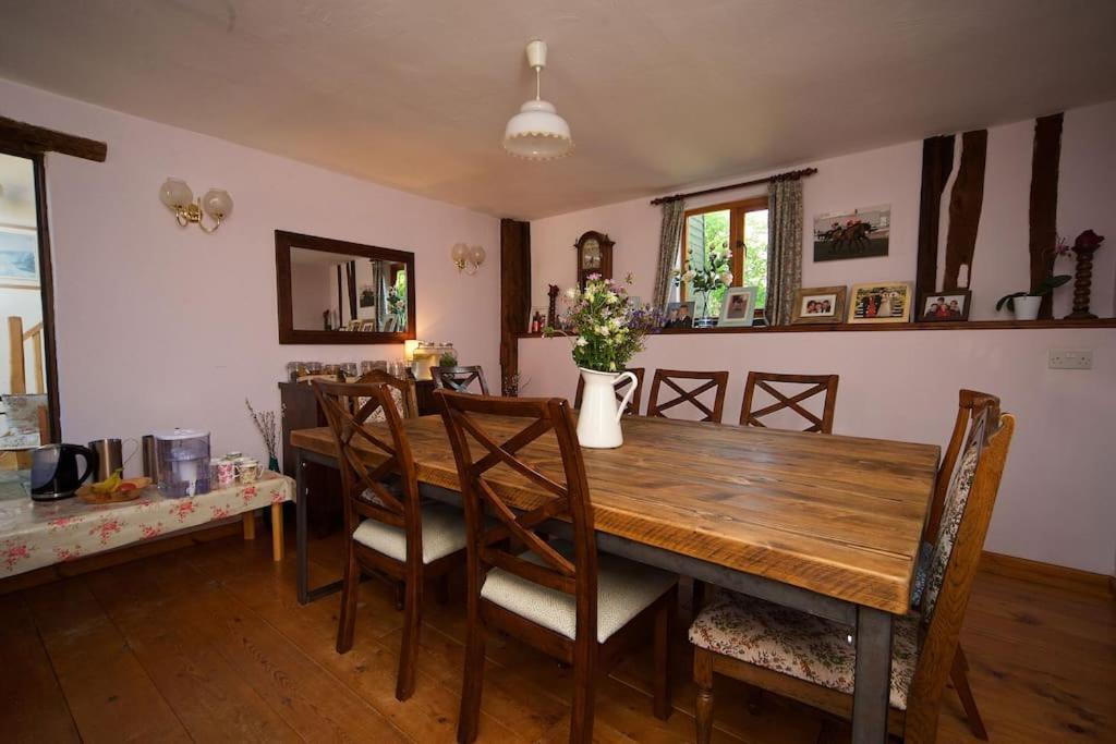 Stunning Barn Conversion Ideal For Large Families Bildeston Bagian luar foto