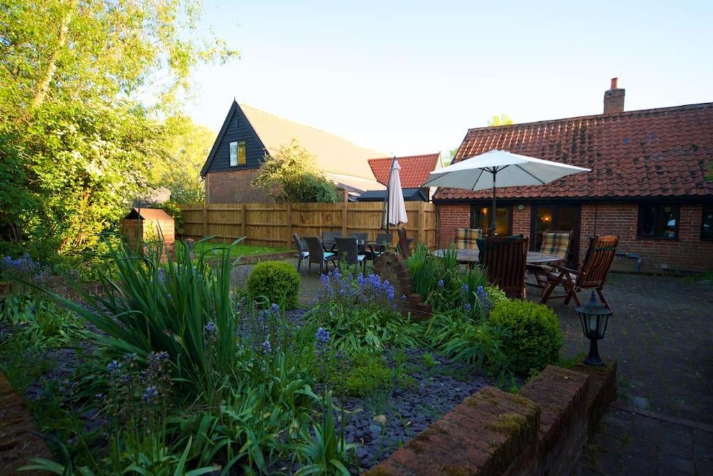 Stunning Barn Conversion Ideal For Large Families Bildeston Bagian luar foto
