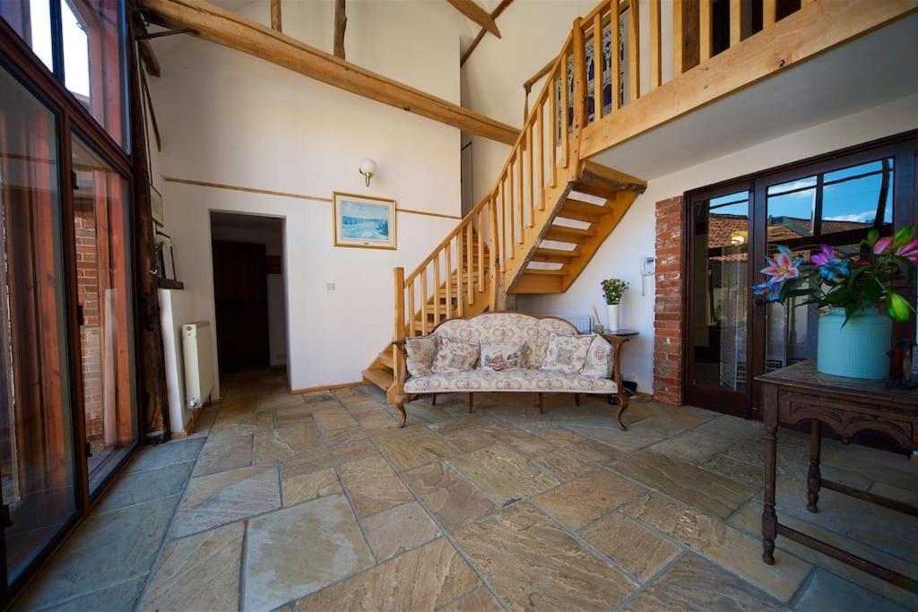 Stunning Barn Conversion Ideal For Large Families Bildeston Bagian luar foto