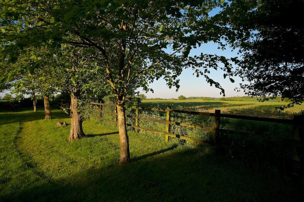 Stunning Barn Conversion Ideal For Large Families Bildeston Bagian luar foto