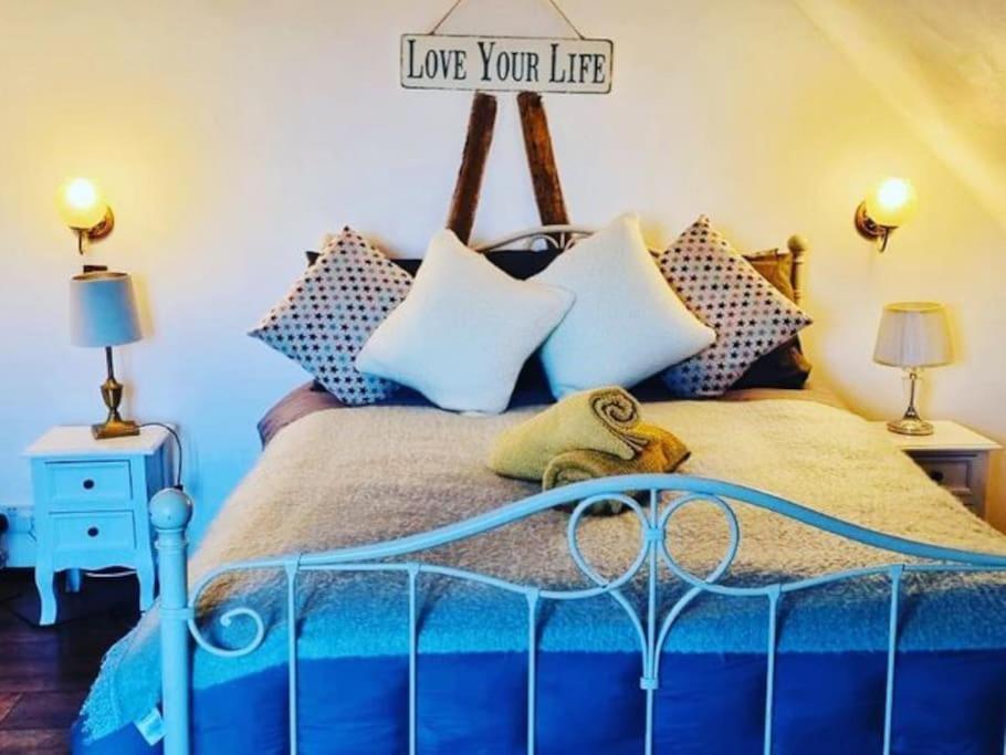 Stunning Barn Conversion Ideal For Large Families Bildeston Bagian luar foto
