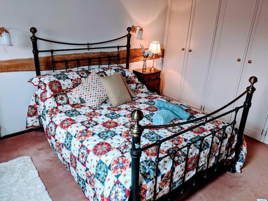 Stunning Barn Conversion Ideal For Large Families Bildeston Bagian luar foto